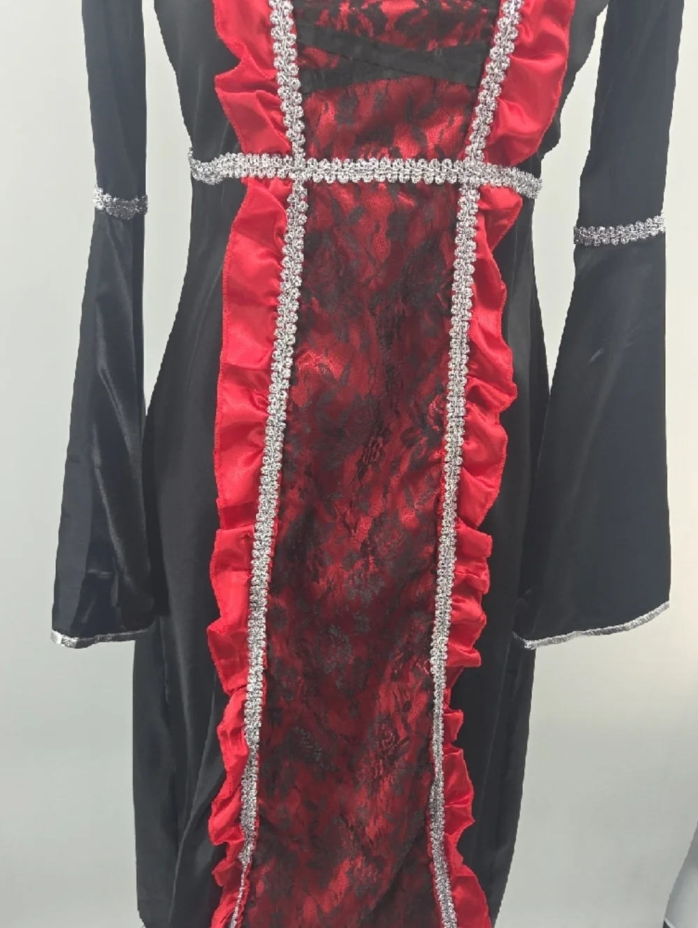 Vampire Pricess Black and Red Costume With Accessories. New In Box! Size 8/10
